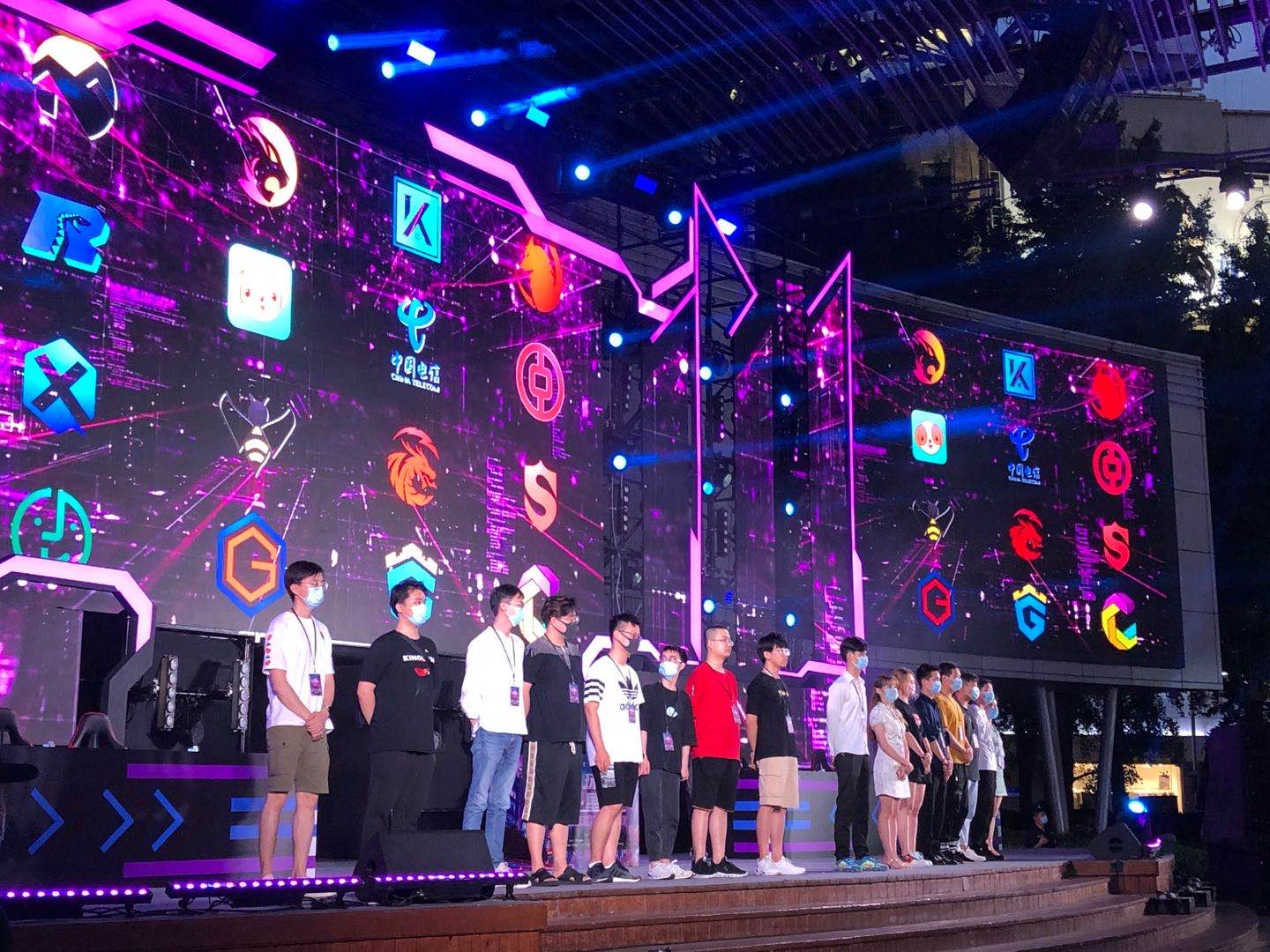 中展示自己 中展示自己